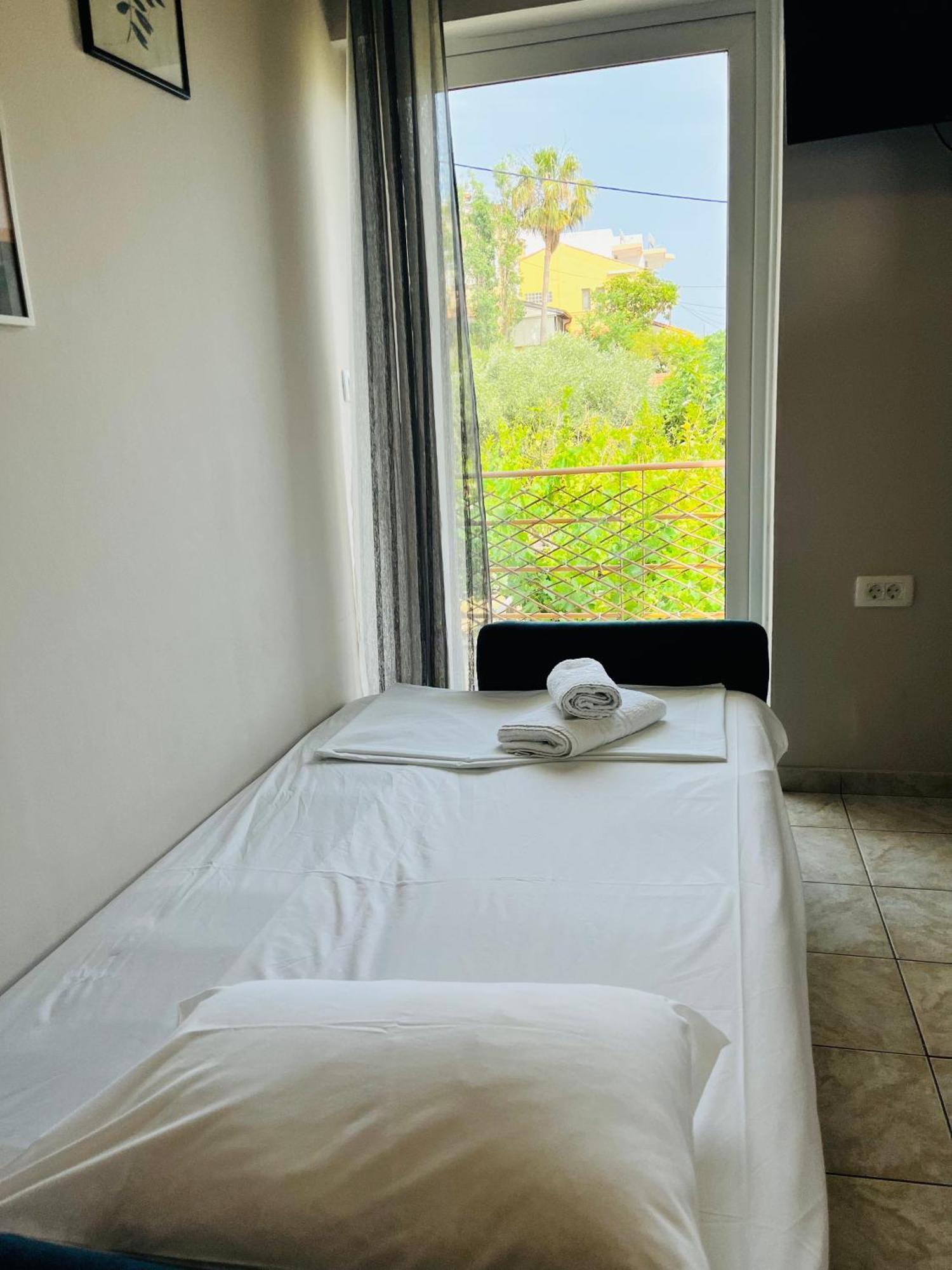 Dream Apartments Palaiochora Luaran gambar